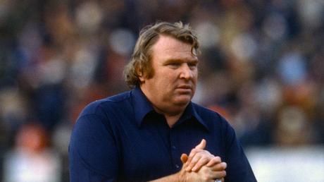John Madden recibe triple homenaje, será portada del Madden 23 John Madden, head coach de los Oakland Raiders.