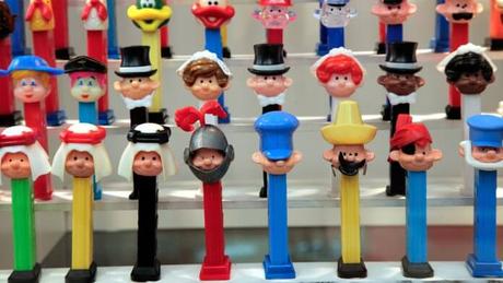 Exposición de los dispensadores de caramelos Pez en Moda Shopping