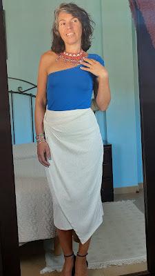 con falda midi 5 ideas para combinar un top asimétrico 07