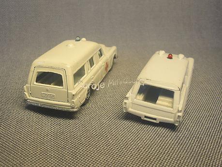 Dos ambulancias de Matchbox de las marcas Cadillac y Mercedes-Benz
