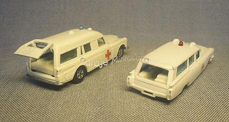 Dos ambulancias de Matchbox de las marcas Cadillac y Mercedes-Benz