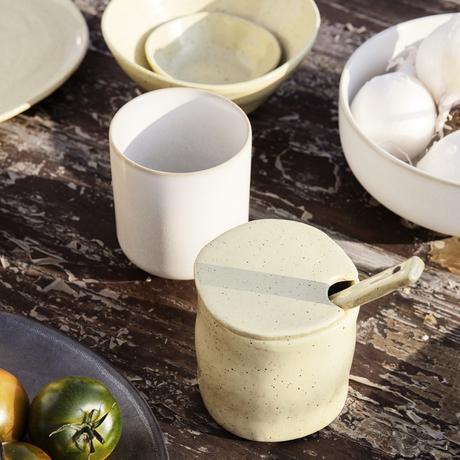 delikatissen summer table scandinavian tableware scandinavian porcelain mesas nordicas mesas escandinavas mesas de verano menaje mesa nordico ferm living table  