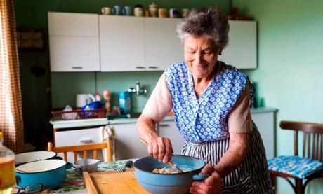 EL Gobierno subirá las pensiones no contributivas un 15 % para salvar su fondo público de empleo