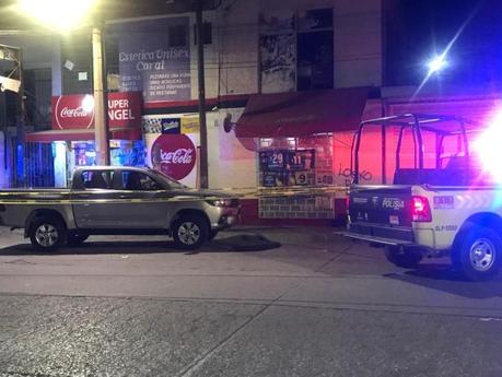 Ejecutan a persona en tienda de abarrotes en la Simón Díaz