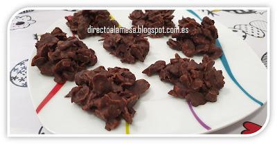 Rocas de copos de maíz y frutos secos