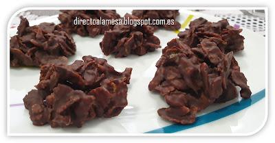 Rocas de copos de maíz y frutos secos