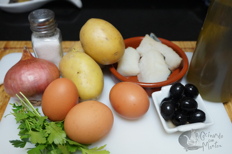 Bacalao dorado o bacalhau à brás. (Receta portuguesa)