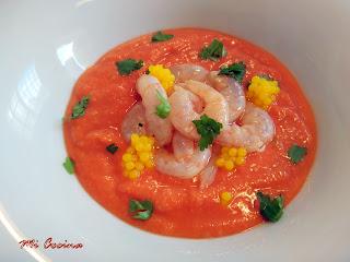 GAZPACHO ESPESO CON GAMBAS MACERADAS EN COÑAC, SALSA HP Y TABASCO.