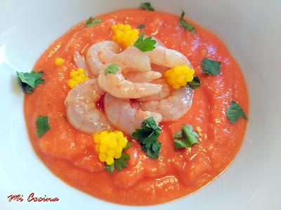 GAZPACHO ESPESO CON GAMBAS MACERADAS EN COÑAC, SALSA HP Y TABASCO.