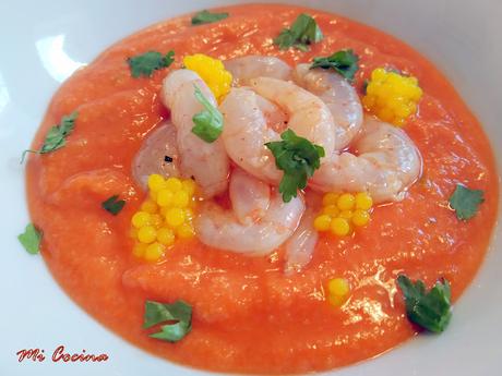 GAZPACHO ESPESO CON GAMBAS MACERADAS EN COÑAC, SALSA HP Y TABASCO.