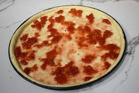 Pizza de pollo y beicon con salsa barbacoa