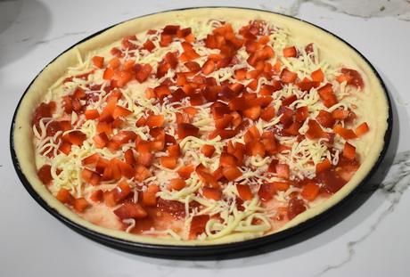 Pizza de pollo y beicon con salsa barbacoa