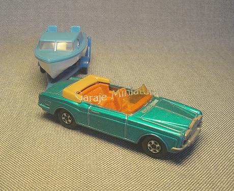 Rolls Royce Silver Shadow y tráiler con lancha de la serie Superfast Rolls Royce Silver Shadow y tráiler con lancha de la serie Superfast