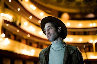 GÁLDRICK: 'LUZ DE FONDO'