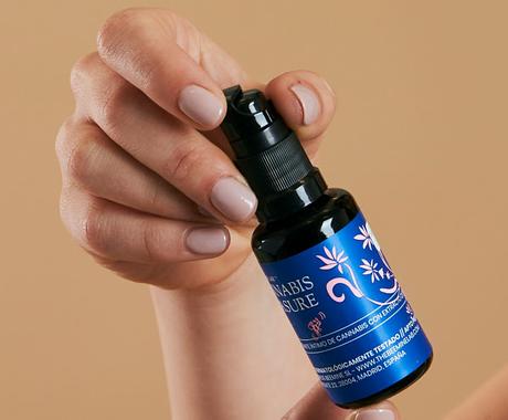 Descubriendo los Cosméticos de The Beemine Lab cannabis-pleasure-gel-frasco