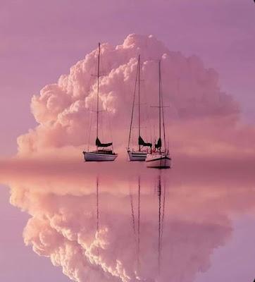 Lleno en El Rocío… Y la falta de explicaciones del Emérito.