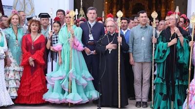 Lleno en El Rocío… Y la falta de explicaciones del Emérito.