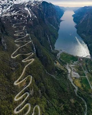 Lleno en El Rocío… Y la falta de explicaciones del Emérito.