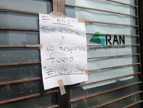 Ejidatarios toman el RAN , exhiben corrupción del director Plutarco García Ejidatarios toman el RAN , exhiben corrupción del director Plutarco García