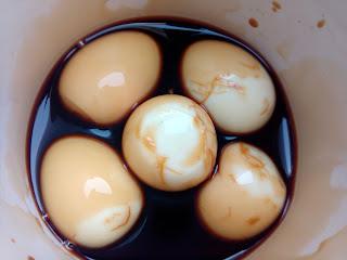 PASTEL SALADO CON PAN DE MOLDE, SURIMI, ATÚN, HUEVO Y LANGOSTINOS