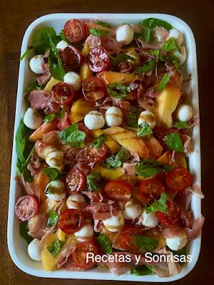 ENSALADA DE TOMATE, MELOCOTÓN Y JAMON ENSALADA DE TOMATE, MELOCOTÓN Y JAMON