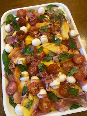 ENSALADA DE TOMATE, MELOCOTÓN Y JAMON ENSALADA DE TOMATE, MELOCOTÓN Y JAMON