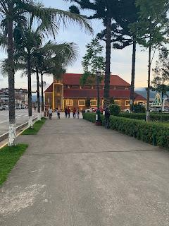 Iglesia de Oxapampa Viaje vía terrestre de Lima a Oxapampa. Perú