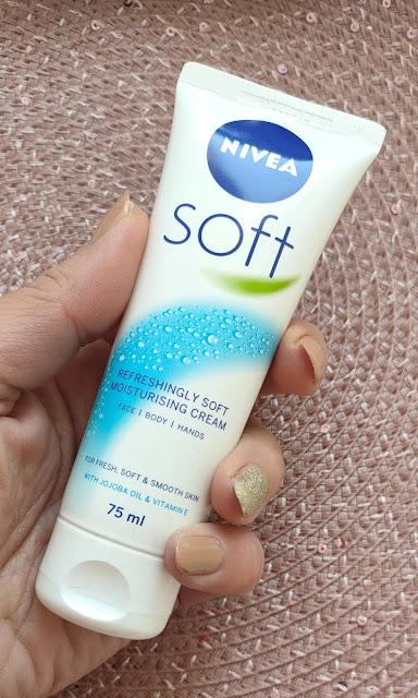 crema hidratante Una tarde de mimos con un set de Nivea 05