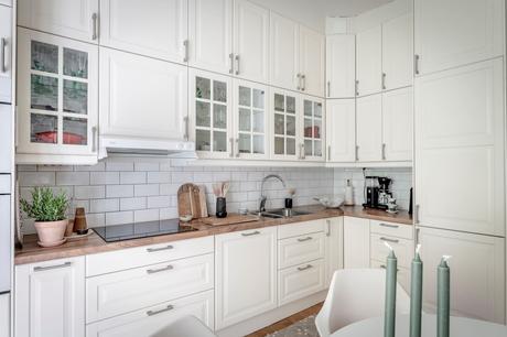 delikatissen surreal paintings scandinavian style nordic design nordic decoration housing paintings graffiti paintings estilo escandinavo diseño nórdico decoración nórdica decoracion clásica cuadros vivienda cuadros surrealistas cuadros graffiti classic decoration apartamento elegante decoración  