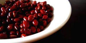 azuki Judías azuki, un remedio para los problemas de riñón y vejiga. Es importante cocinarlas bien y con alga kombu.