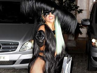 Lady Gaga y su vestido de cabello.