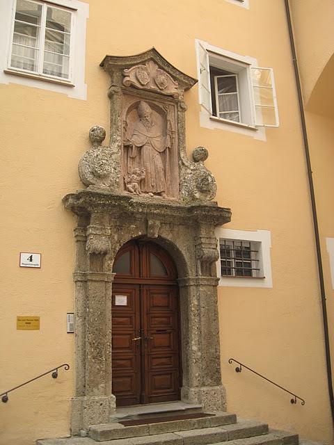 CALLEJEANDO EN SALZBURGO 3: FRANZISKANERKIRCHE, EL PFERDESCHWÄMME, EL MÜLLNERKIRCHE Y UN PASEO POR LAS ORILLAS DEL SALACH