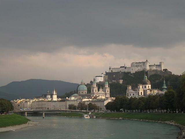 CALLEJEANDO EN SALZBURGO 3: FRANZISKANERKIRCHE, EL PFERDESCHWÄMME, EL MÜLLNERKIRCHE Y UN PASEO POR LAS ORILLAS DEL SALACH