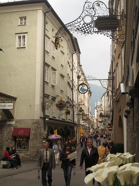 CALLEJEANDO EN SALZBURGO 3: FRANZISKANERKIRCHE, EL PFERDESCHWÄMME, EL MÜLLNERKIRCHE Y UN PASEO POR LAS ORILLAS DEL SALACH