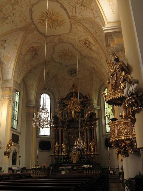 CALLEJEANDO EN SALZBURGO 3: FRANZISKANERKIRCHE, EL PFERDESCHWÄMME, EL MÜLLNERKIRCHE Y UN PASEO POR LAS ORILLAS DEL SALACH