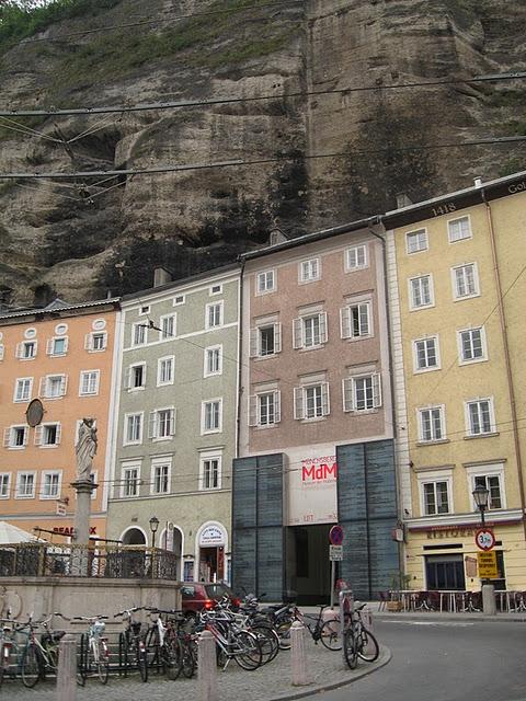 CALLEJEANDO EN SALZBURGO 3: FRANZISKANERKIRCHE, EL PFERDESCHWÄMME, EL MÜLLNERKIRCHE Y UN PASEO POR LAS ORILLAS DEL SALACH