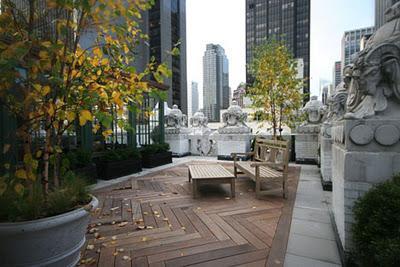 Una terraza urbana llena de glamour