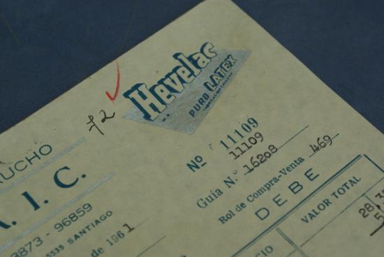 Las facturas de su tiempo incorporaban pequeños efectos de color en los logotipos. Hoy la industria gráfica ofrece miles de alternativas.