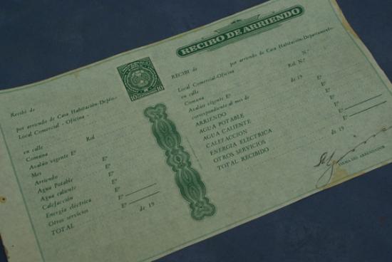 La imagen de un Recibo de Dinero hecho por la Casa de Moneda. Nótense los detalles de impresión, muy semejantes al de los billetes.