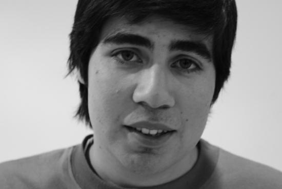 Nombre: Francisco Olmos. Edad: 18 años. Ocupación: Estudiante de Primer Año de Comunicación Audiovisual, y, guía de grupo espiritual religioso. Música Favorita: Pop, Rock, de todo un poco. Rol en el Programa: Animador y Sub-Director. 