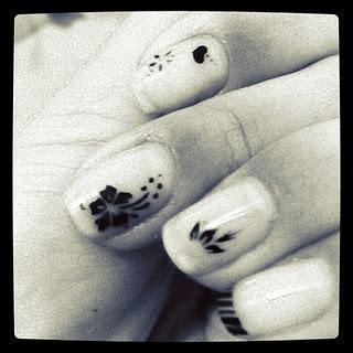Primeros pinitos con mis plaquitas tipo Konad recién adquiridas... / First attempts of nail art with my stamping plates