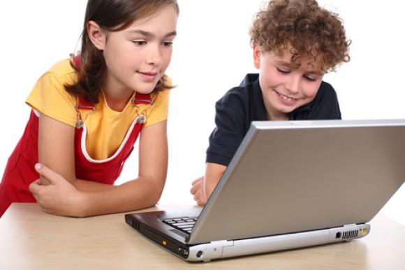 Aumentan los niños con problemas visuales por el uso de computadoras