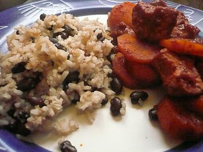 Cerdo en salsa de chipotle y pasitas