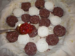 Tourtiere de morcilla y queso de cabra con chutney de pimientos