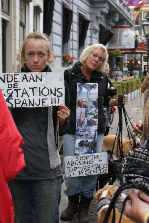 Protesta en la Embajada española en Holanda