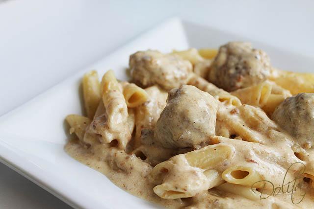 MACARRONES CON ALBONDIGAS SUECAS