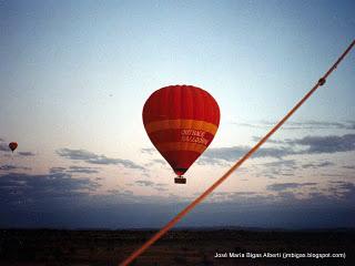 En globo sobre el desierto de Alice Springs (1994)