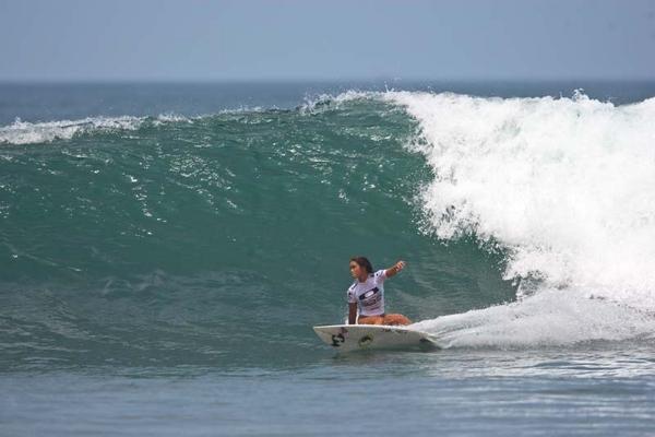 Coco Ho gana el Oakley World Pro Junior Bali 2011