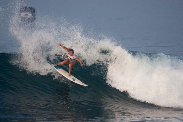 Coco Ho gana el Oakley World Pro Junior Bali 2011