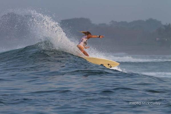 Coco Ho gana el Oakley World Pro Junior Bali 2011